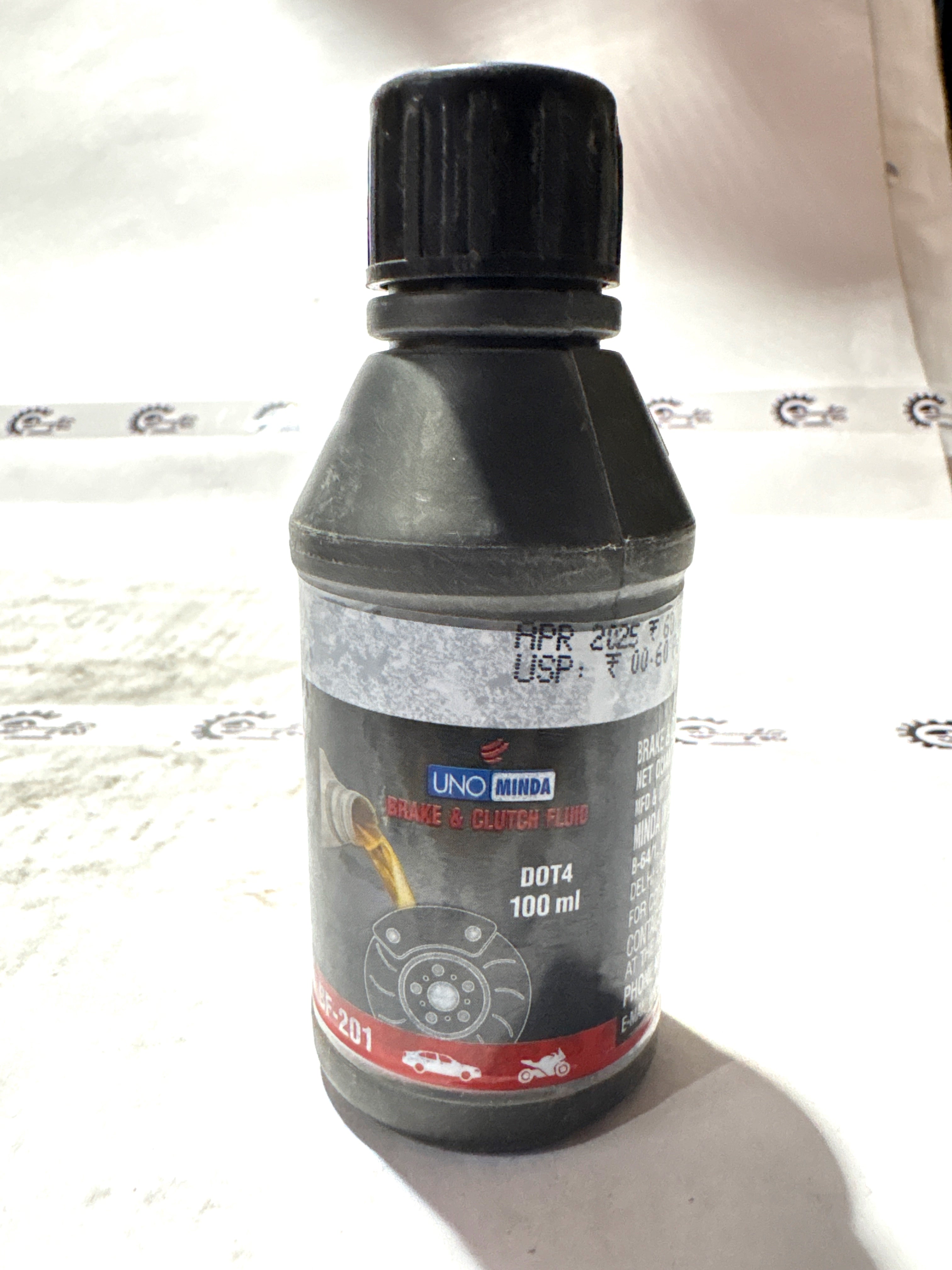 CarTrends BRAKE OIL & CLUTCH FLUID 100 ML DOT 4 BF201 BF201 - Left view