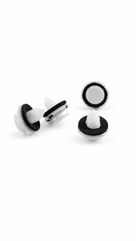 Honda clip T/gate garnish 91513SJK003 shown on the left side, designed for secure attachment and a clean finish.
