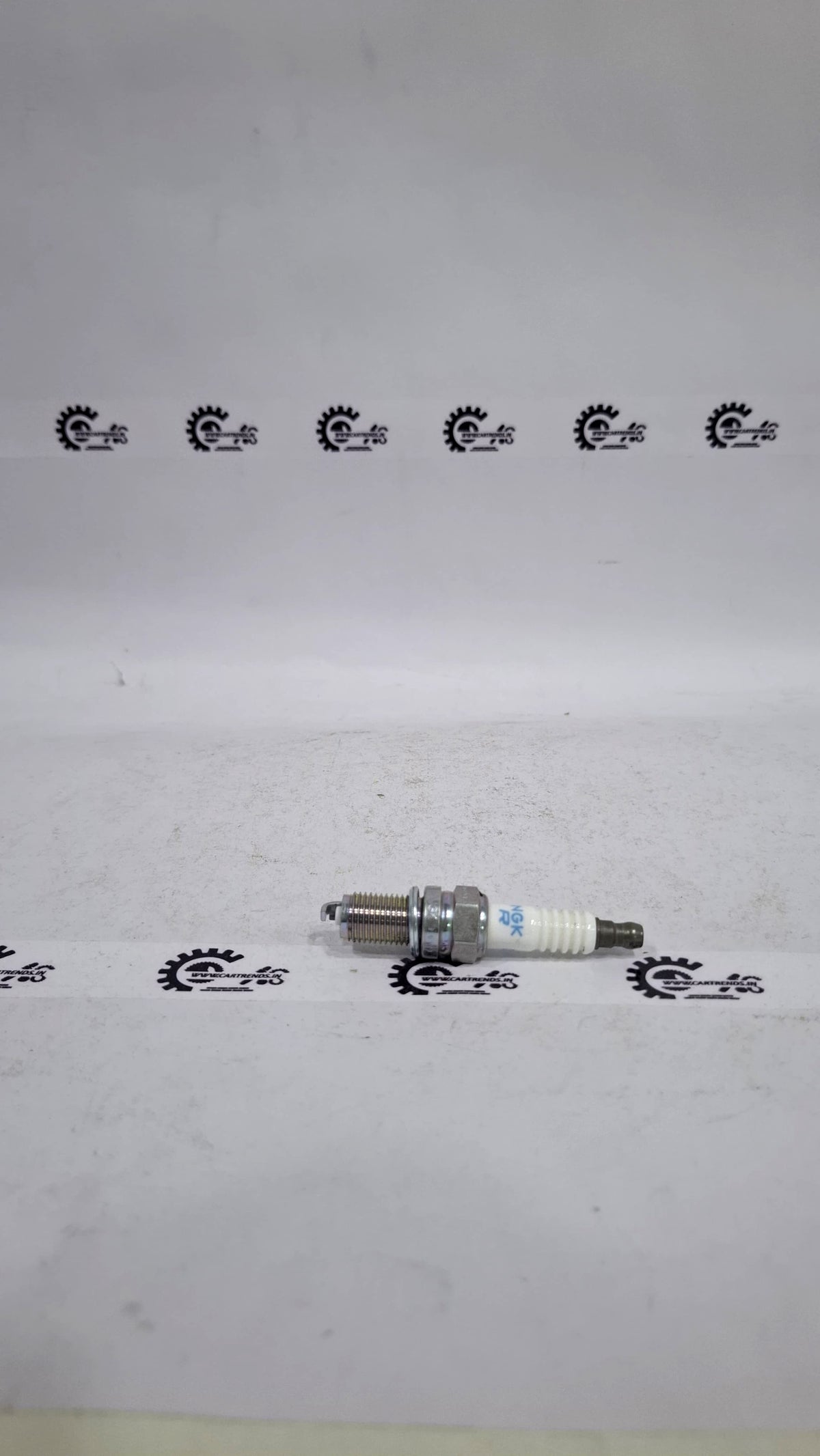 CarTrends Spark Plug Beat Petrol          DCPR7E DCPR7E - Right view