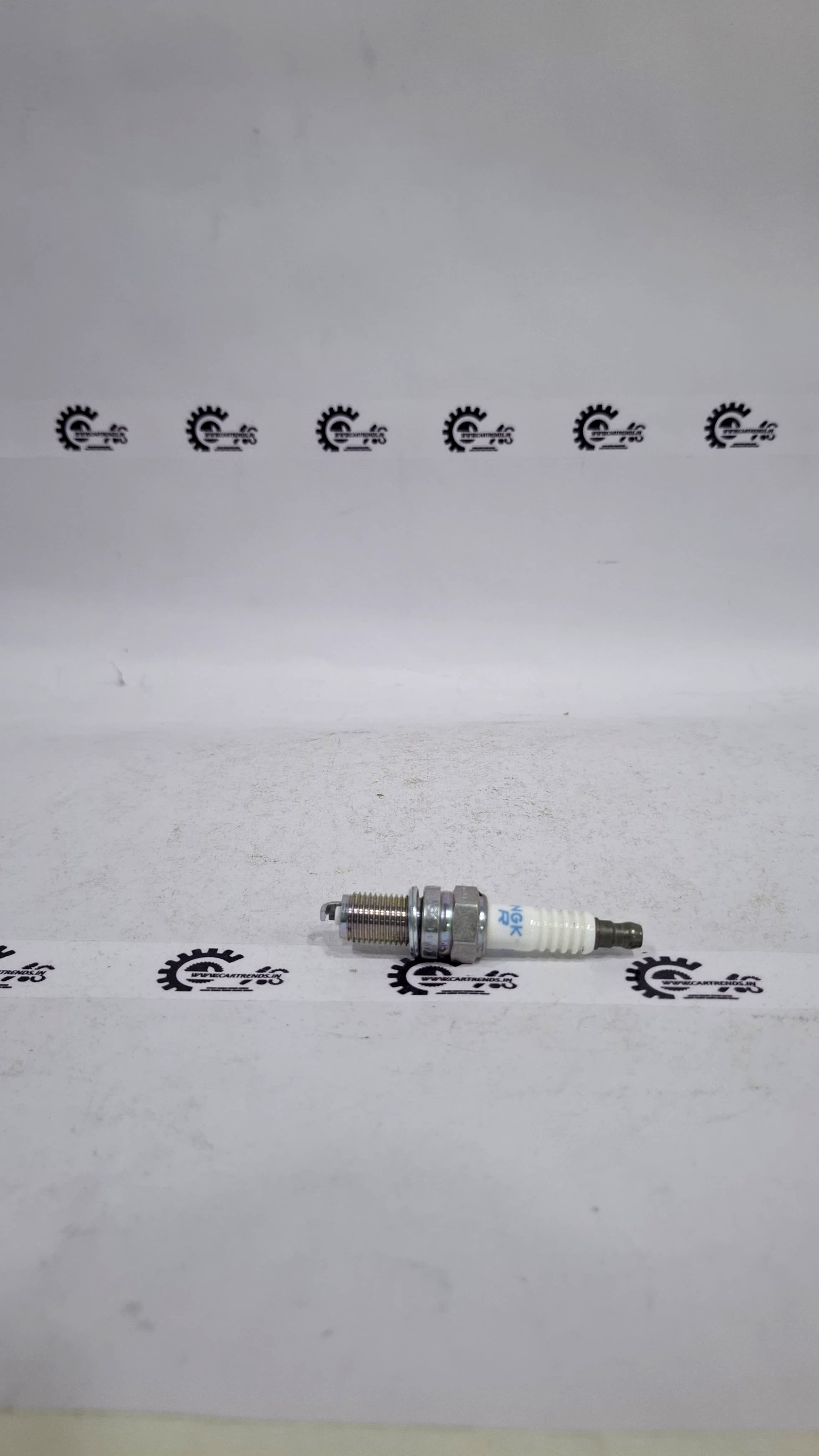 CarTrends Spark Plug Beat Petrol          DCPR7E DCPR7E - Right view