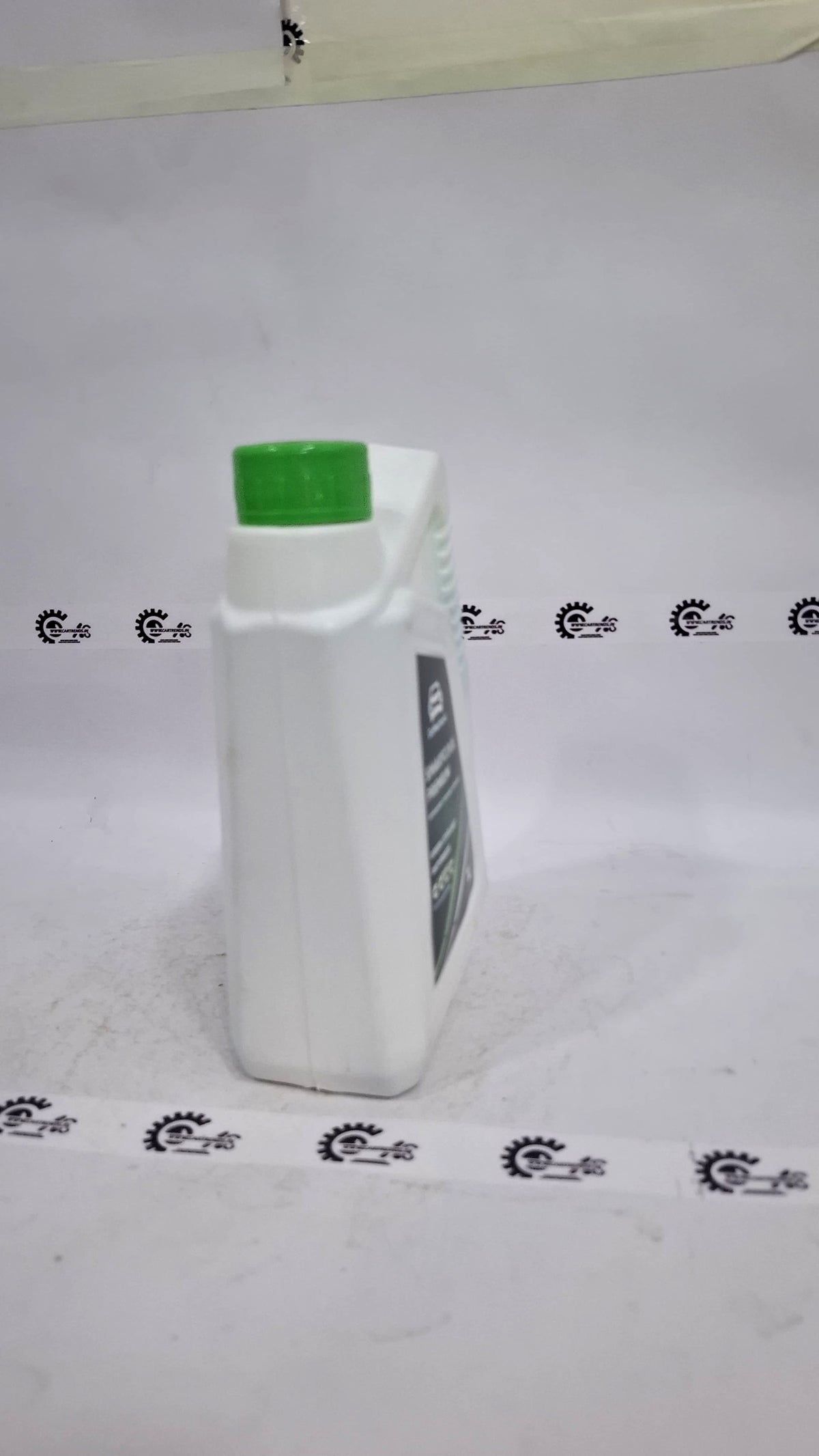 GoMechanic Smartcool Premium green automotive coolant and antifreeze GoMechanic Smartcool Premium green automotive coolant and antifreeze - Left view