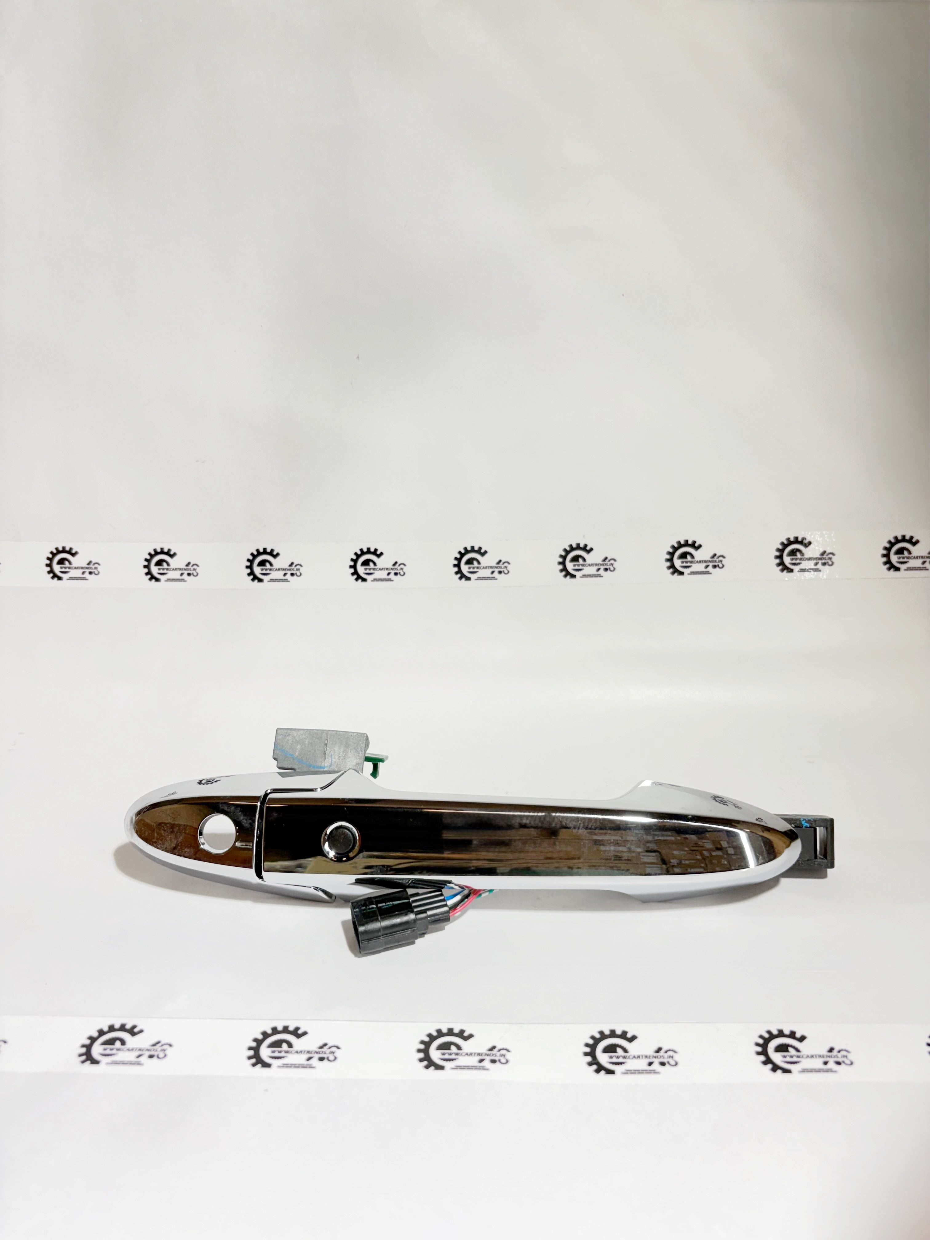 Honda HNDL ASSY.R FR DR OUT SMART 72140T00T21, right front door handle assembly for Honda vehicles.