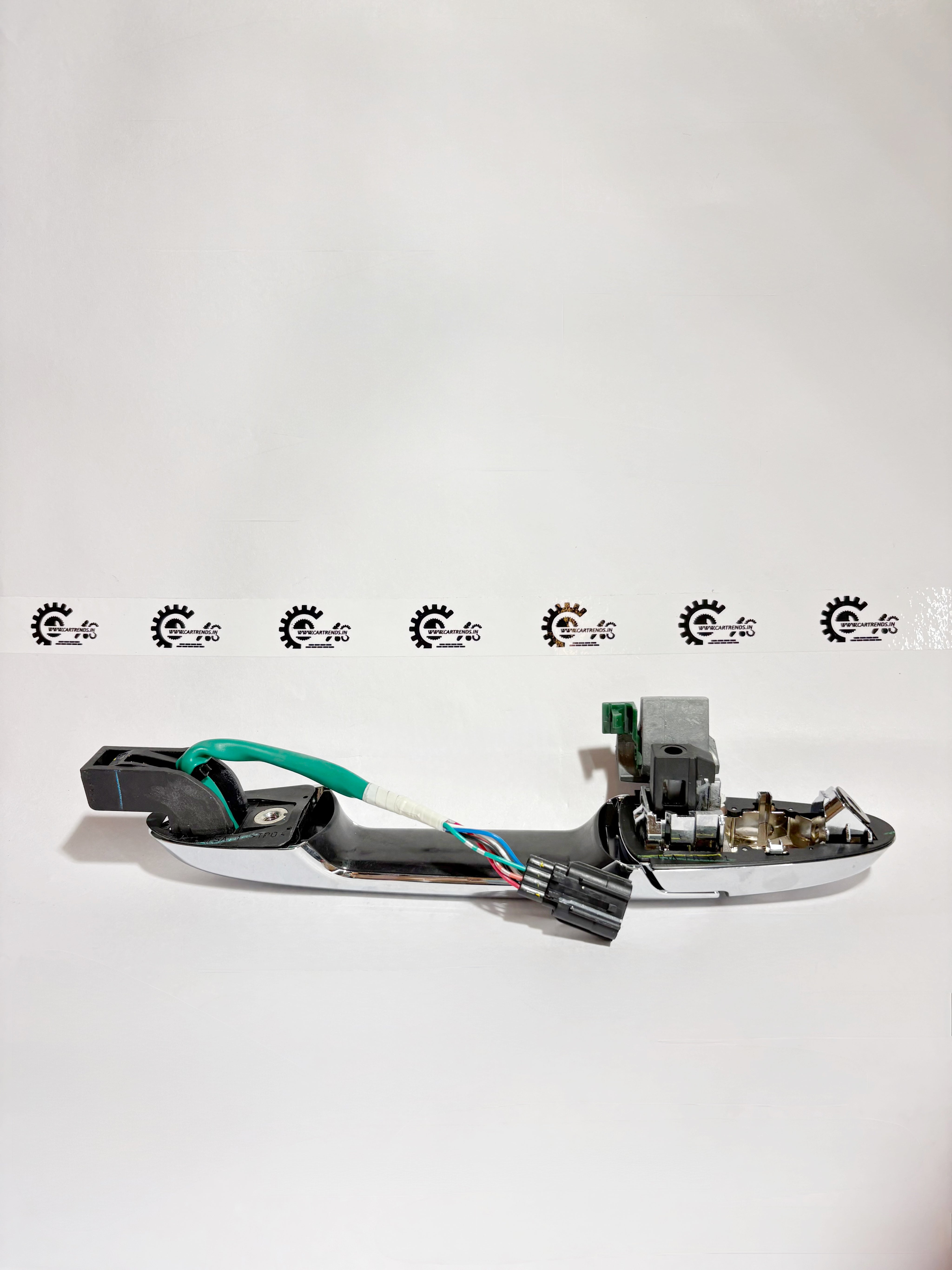 Honda HNDL ASSY.R FR DR OUT SMART 72140T00T21, left side door handle assembly for Honda vehicles.