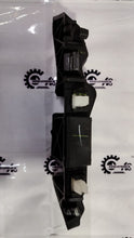 Load image into Gallery viewer, BRACKET FRONT BUMPER MOUNT VERNA FLUIDIC UPPER SIDE  865131V500