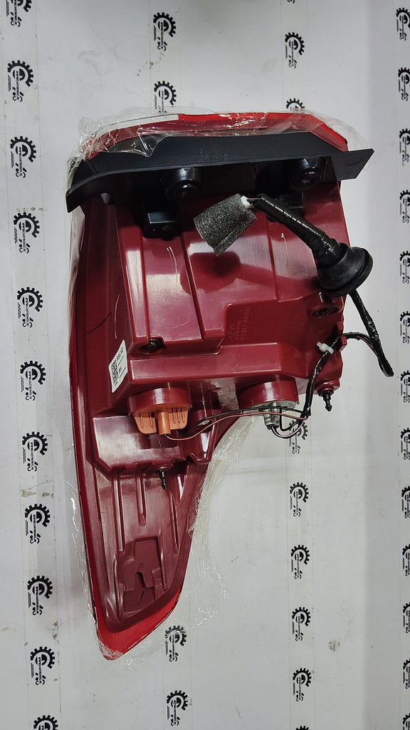 92402B4700 - TAIL LAMP XCENT NEW MODEL RH