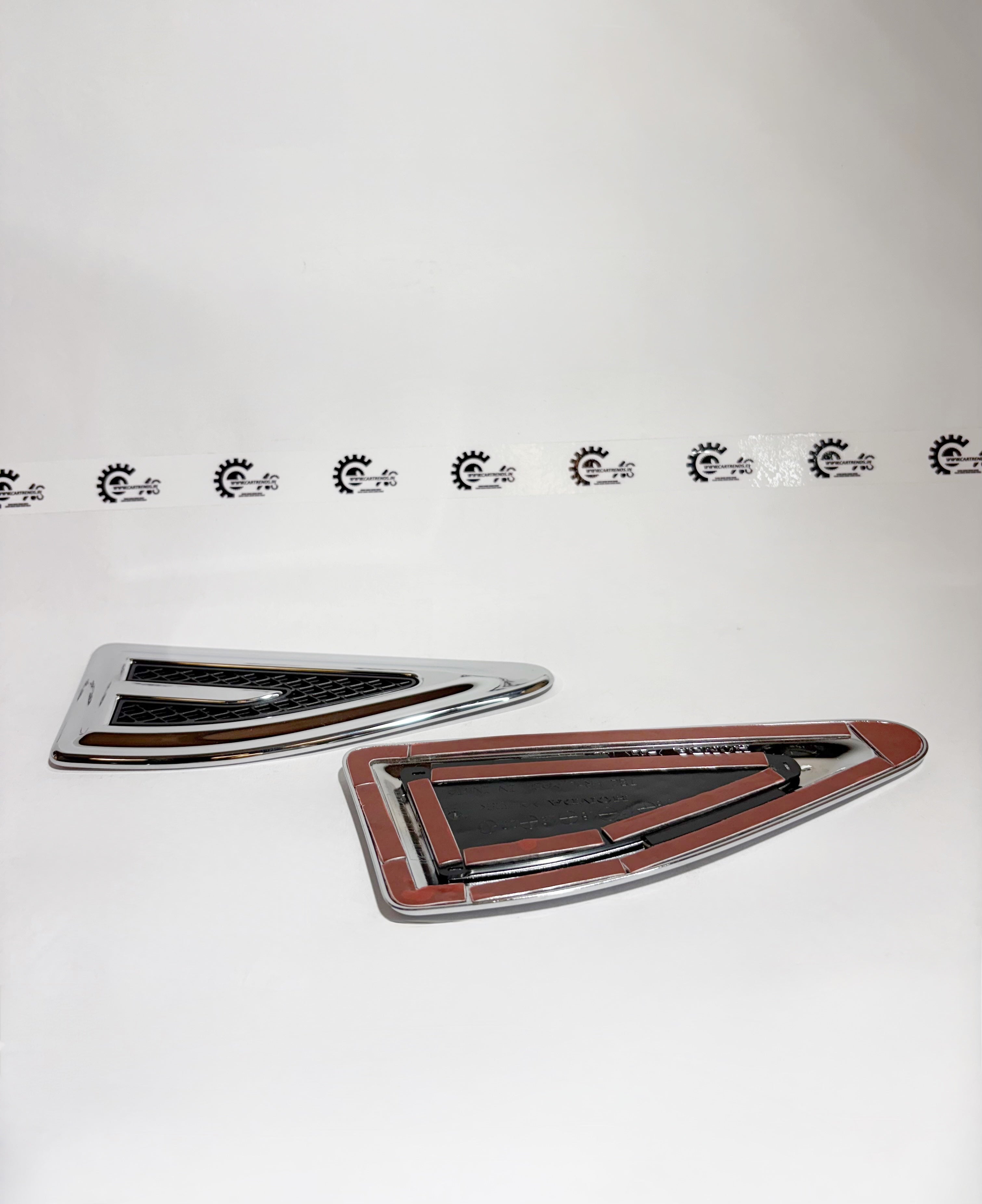 Honda fender garnish kit with left side panel, part number 08F59TSC700, designed for Honda vehicles.