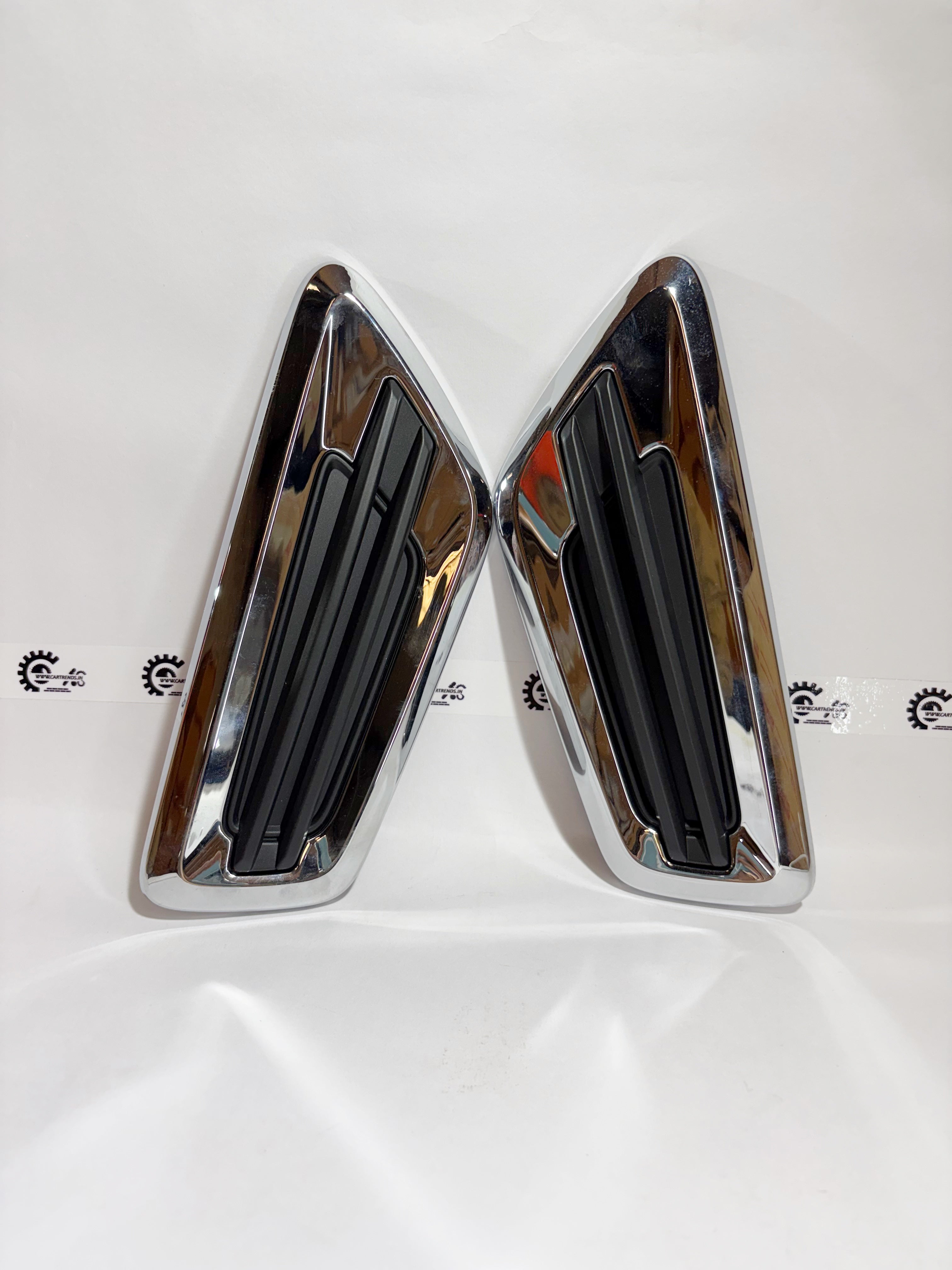 Honda front fender garnish kit with part number 08F59TXK700, shown on a vehicle, highlighting the sleek exterior trim.