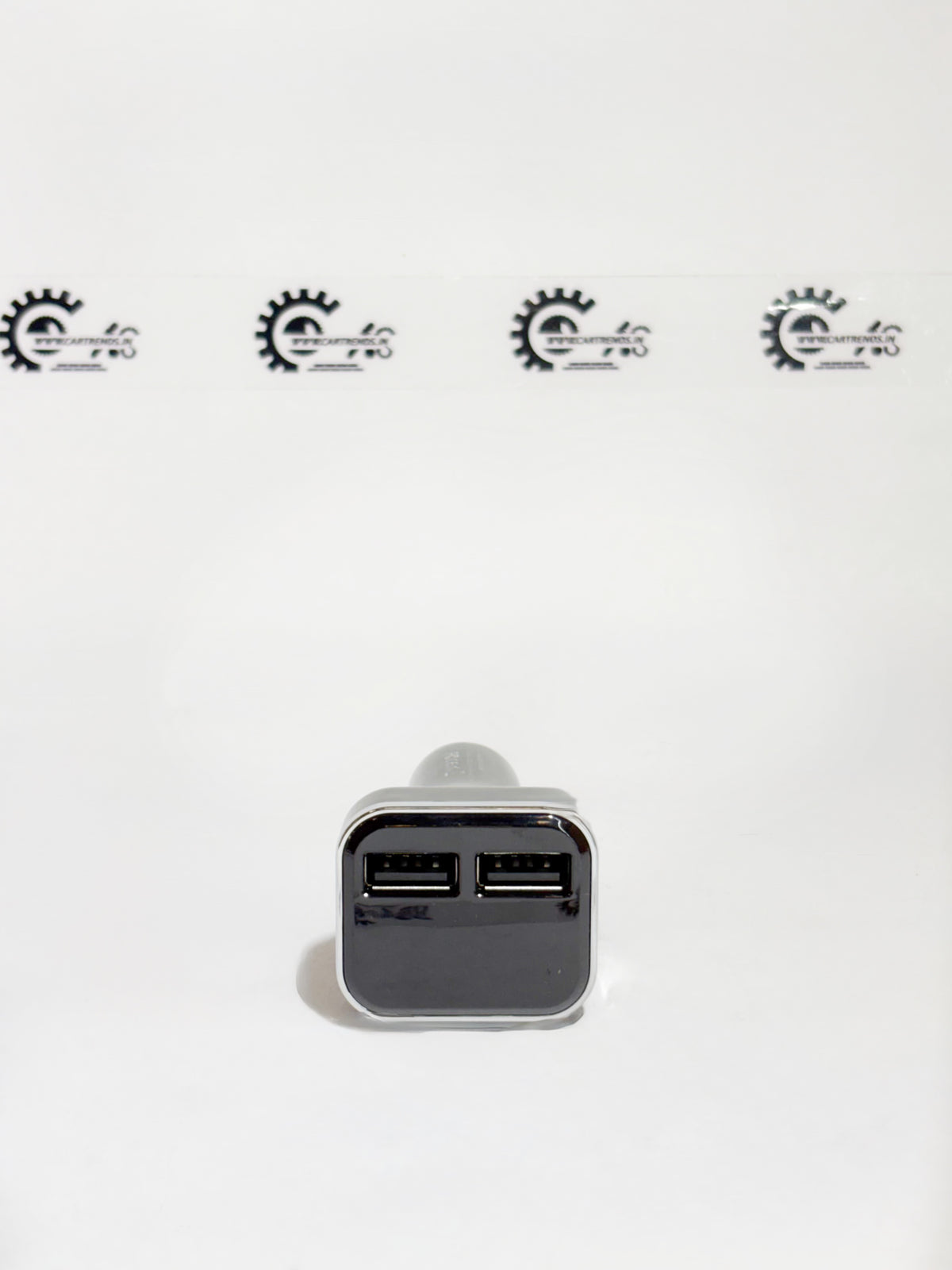 Honda KIT mobile charger 08EHZ0Q2BZM, front view showing compact design and connection ports for Honda vehicles.