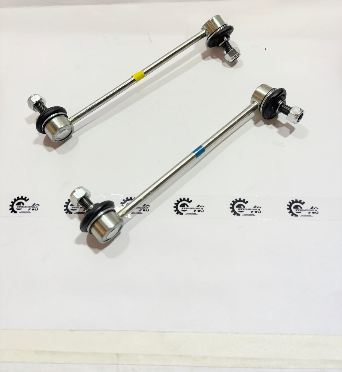 Pair of AUTOKOI front stabilizer links for Hyundai I20, model KHMF2014, showing the metal link rods in a close-up view
