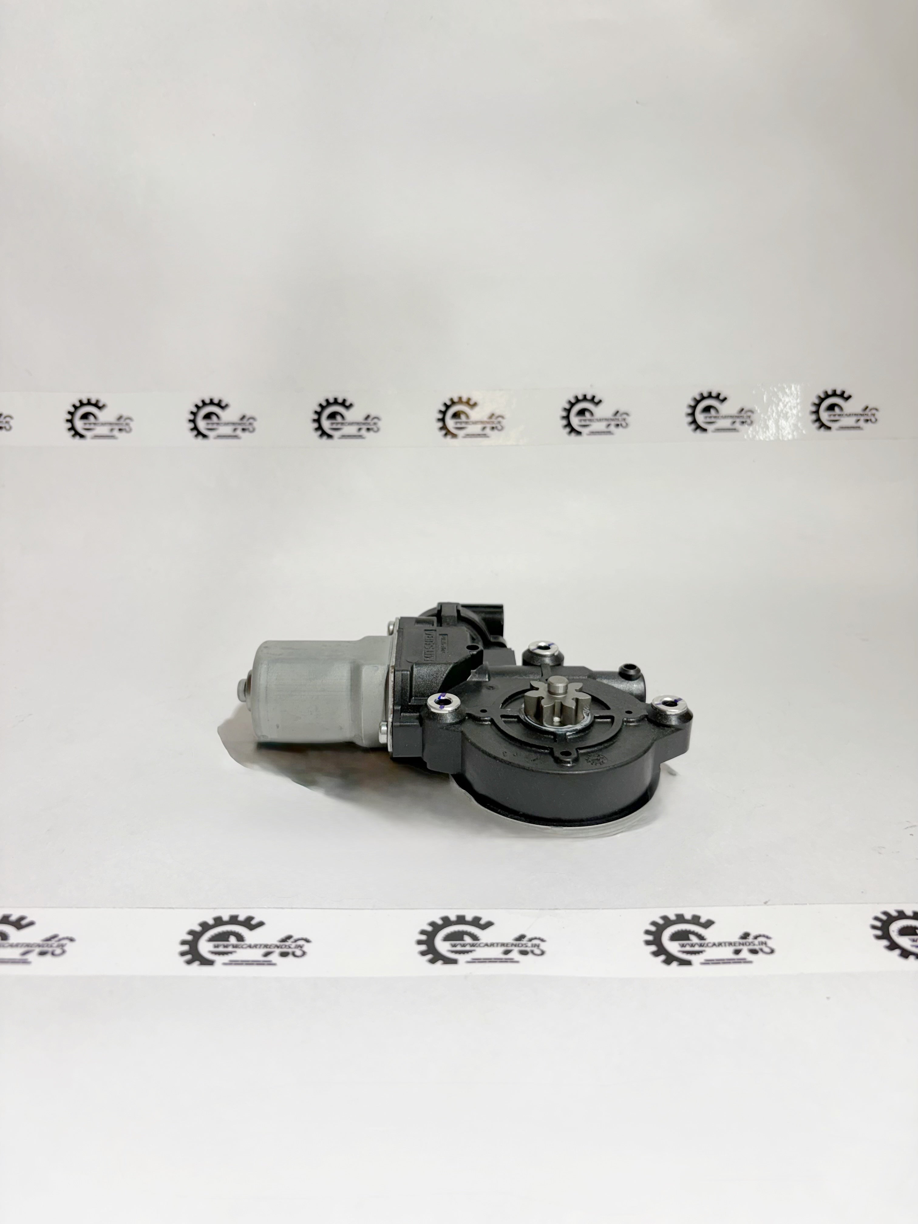 Honda motor assembly for front right window, showing the back view of the 72215TSVK01 model.