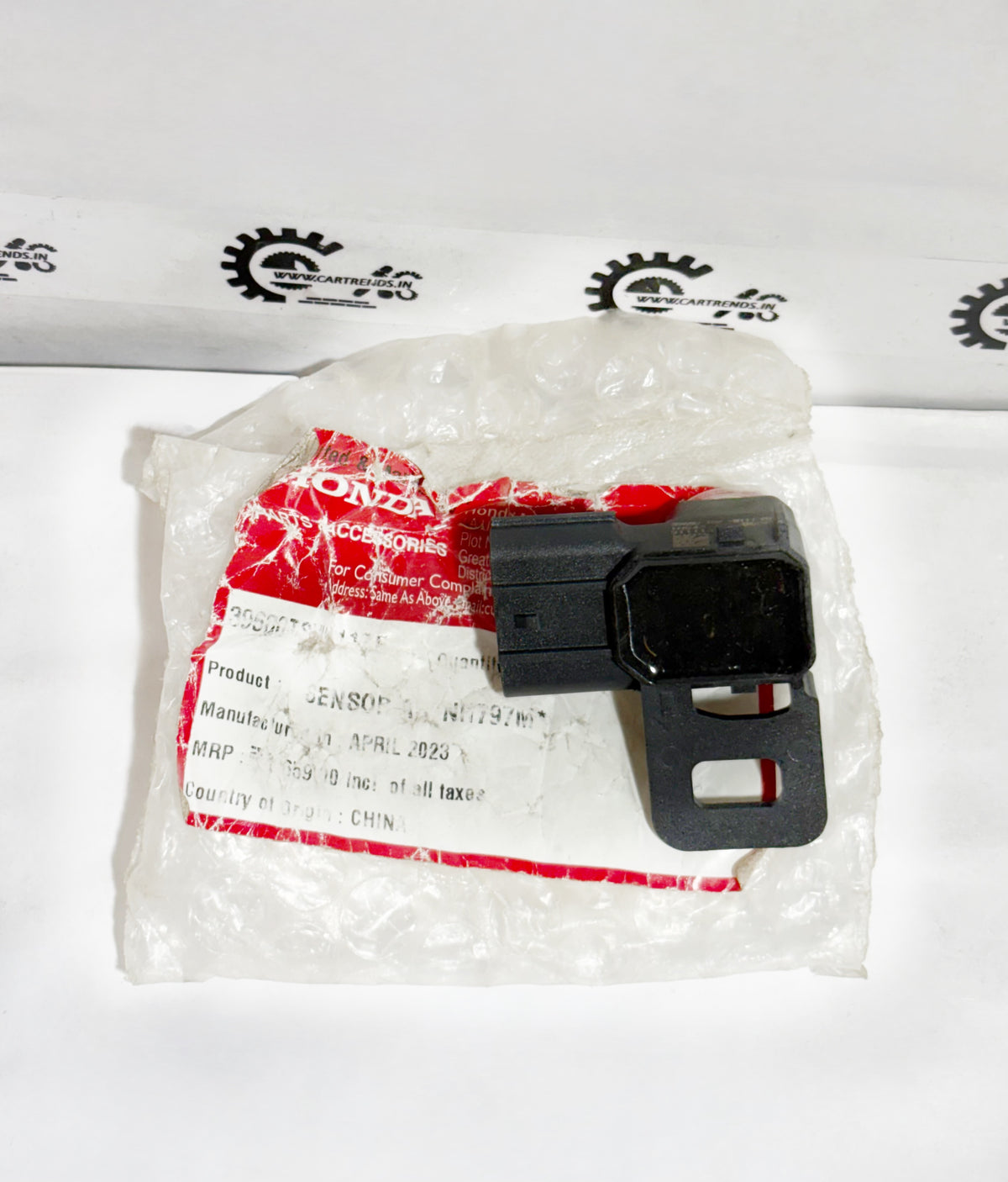 Honda sensor AS NH797M 39680TSVW11ZE, shown on the left side, designed for vehicle engine management and sensor replacement.