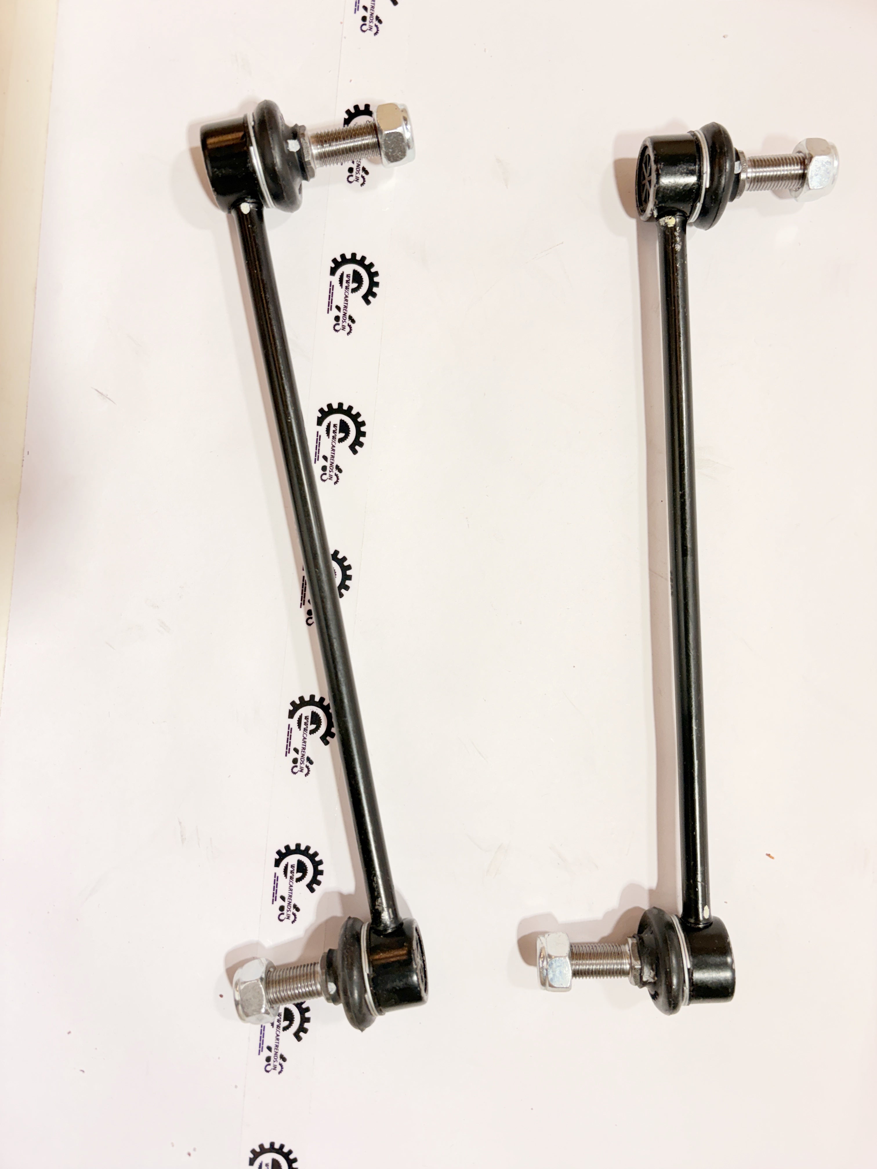 AUTOKOI front stabilizer link set for Hyundai, showing the durable stabilizer links for vehicle suspension.