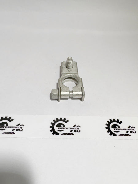 Honda terminal battery terminal PLU 32416T5RA01 showing the front view with metal connectors and plastic housing.