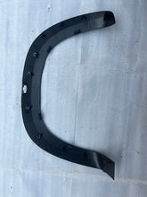 Load image into Gallery viewer, 638131698R FRONT FENDER CLADING KWID CLIMBER LEFT SIDE