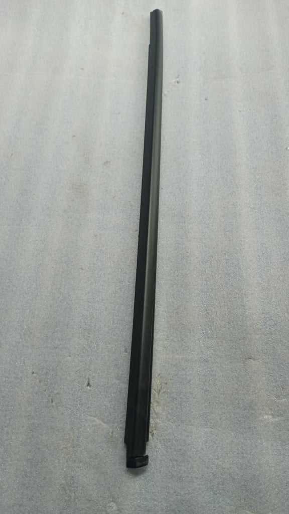 WEATHERSTRIP XCENT REAR RH  83220B4000