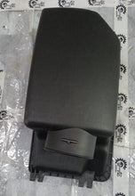 Load image into Gallery viewer, 281111J000  Air Filter Body  Hyundai I 20