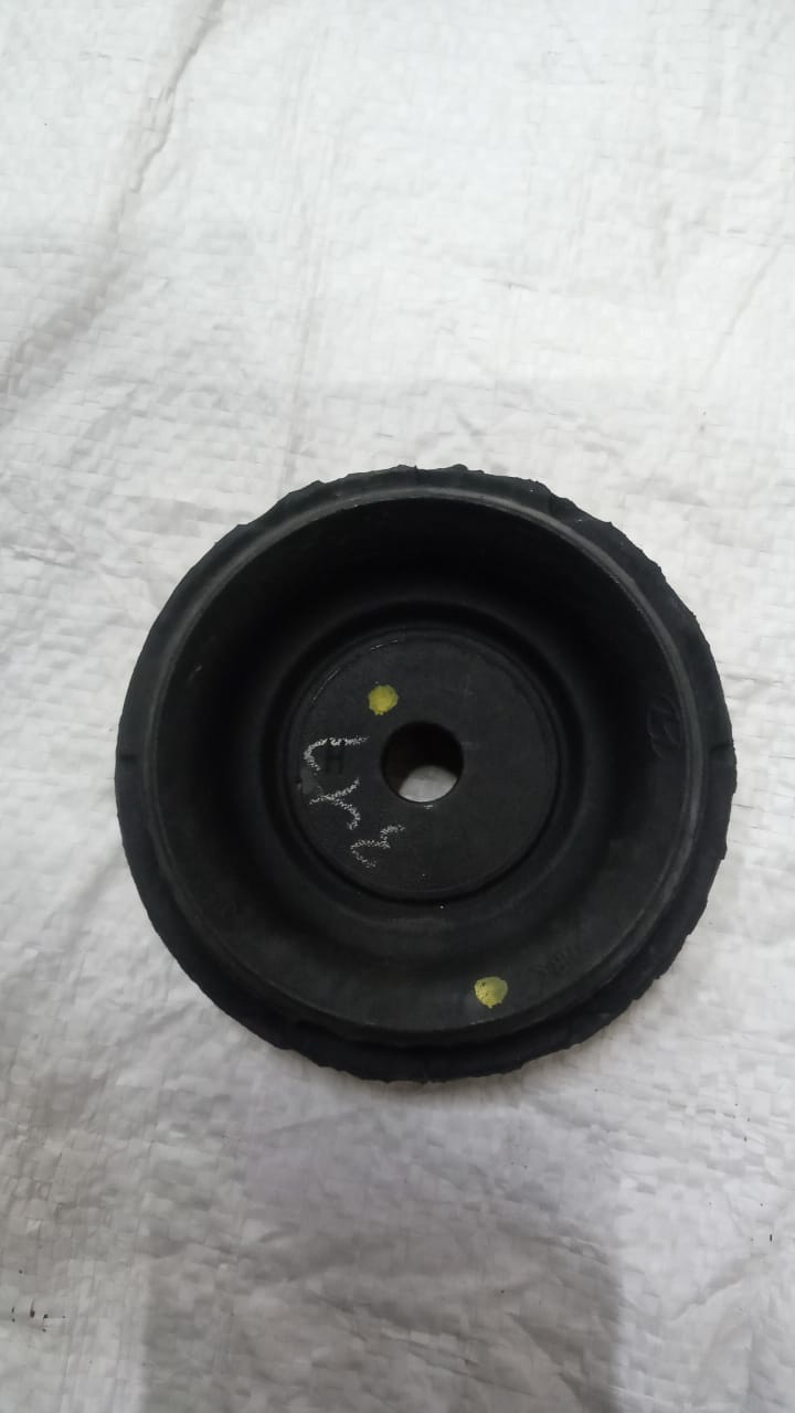 Hyundai Shocker Mount I 20 old model, black metal car shock absorber mount for Hyundai i20 vehicle.