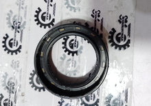 Load image into Gallery viewer, Axel Seal Right Swift/Wagnor  27431M74L00