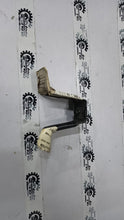 Load image into Gallery viewer, BRACKET FRONT CRUZE J96845509