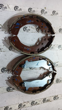 Load image into Gallery viewer, PARKING BRAKE SHOE SET   GRAND I10   58305B4A70