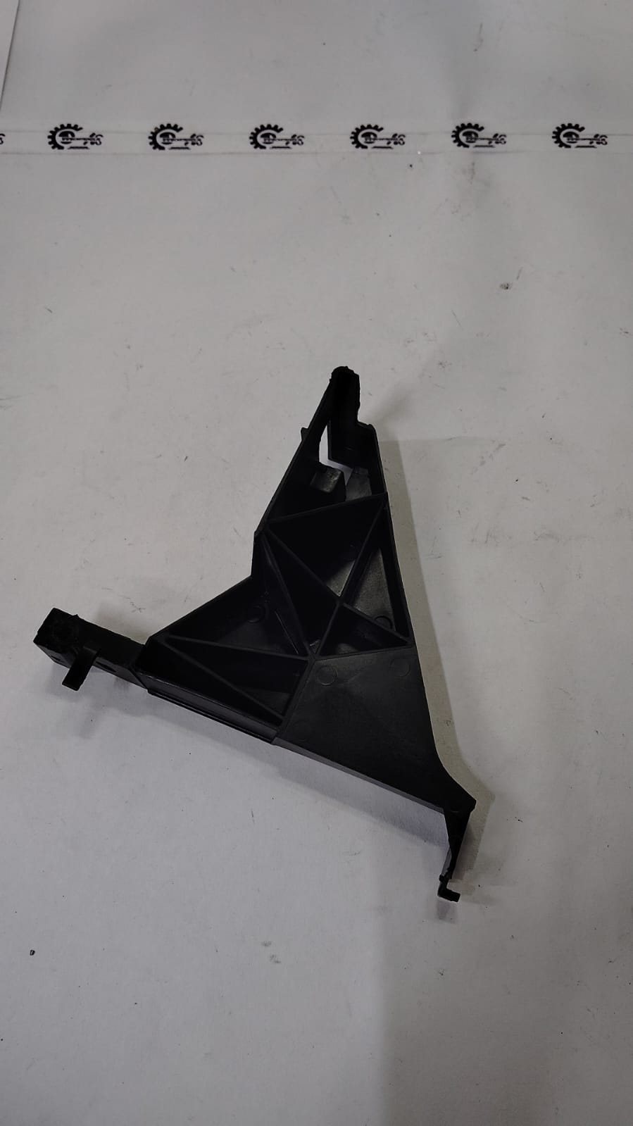 GN1Z8A193A RADIATOR UPPER BRACKET ECOSPORTS