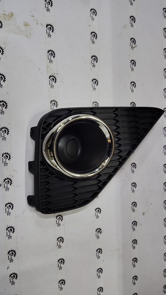 COVER FRONT BUMPER HOLE RH URBAN CRUISER PETROL A52127WC002