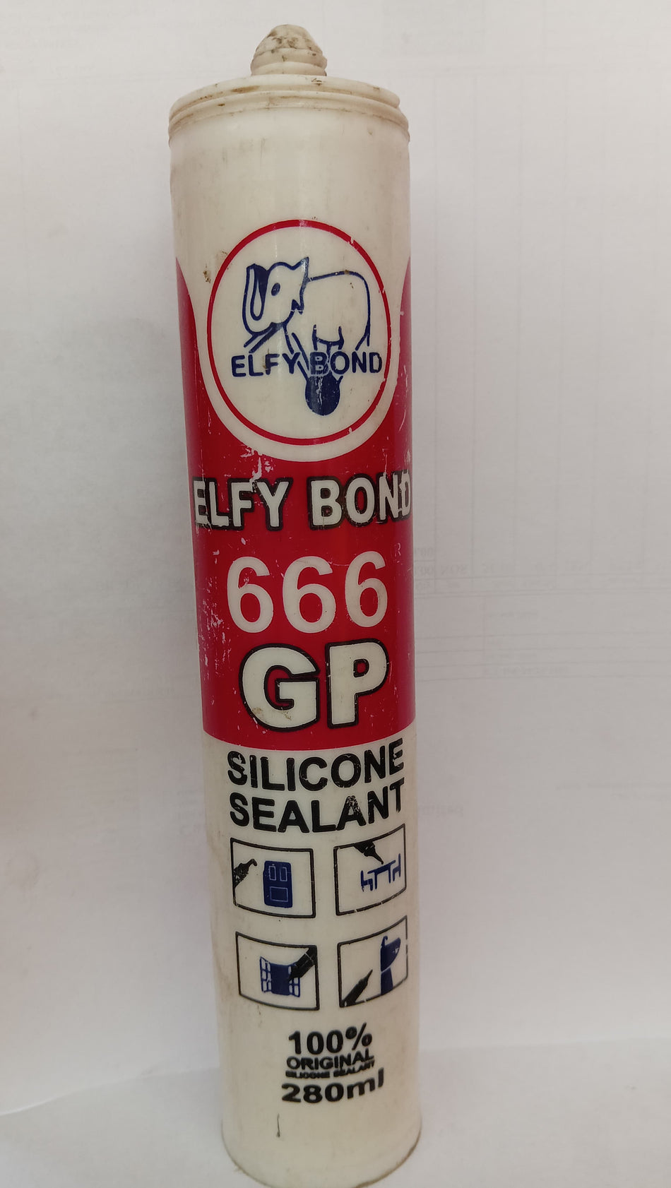 Aftermarket Elfy Bond 666 GP silicone sealant applied to vehicle window seam, suitable for Swift, Dzire, Baleno, Ertiga, Brezza, Alto.
