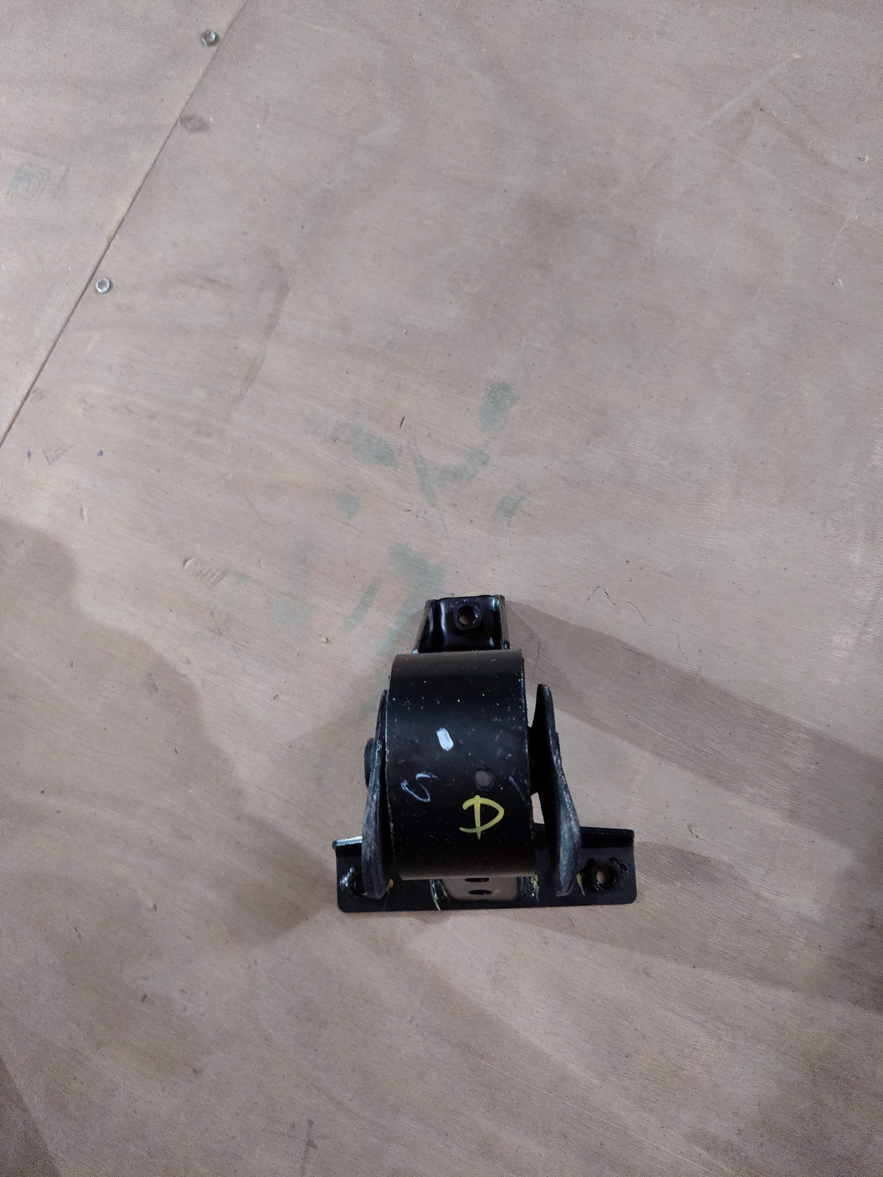 CarTrends engine mounting for Suzuki Ertiga rear right side, spare part for 1st generation, compatible with petrol and CNG models.
