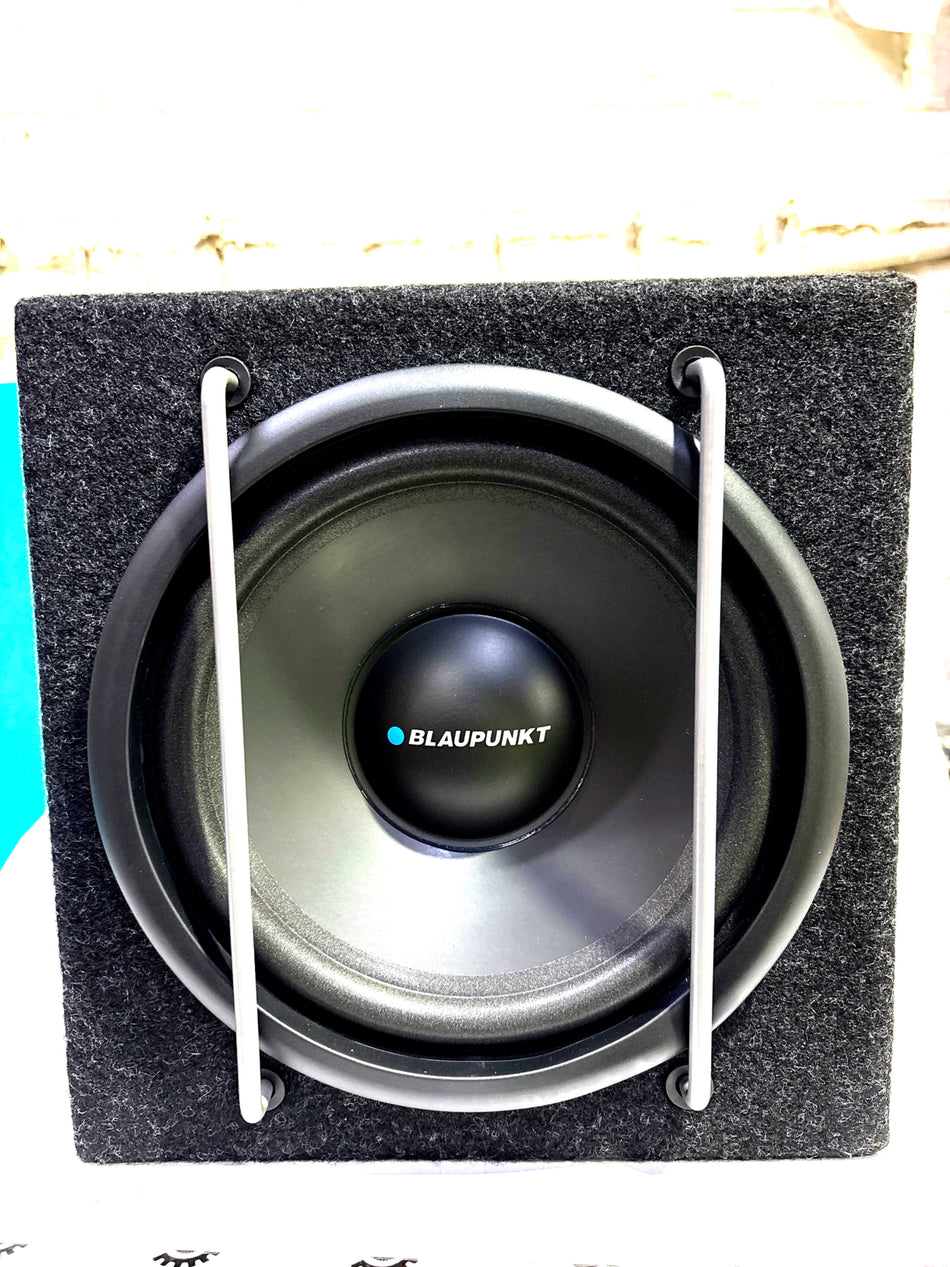 Blaupunkt active subwoofer GTB 8200 A, compact car audio subwoofer with sleek design and powerful bass output.