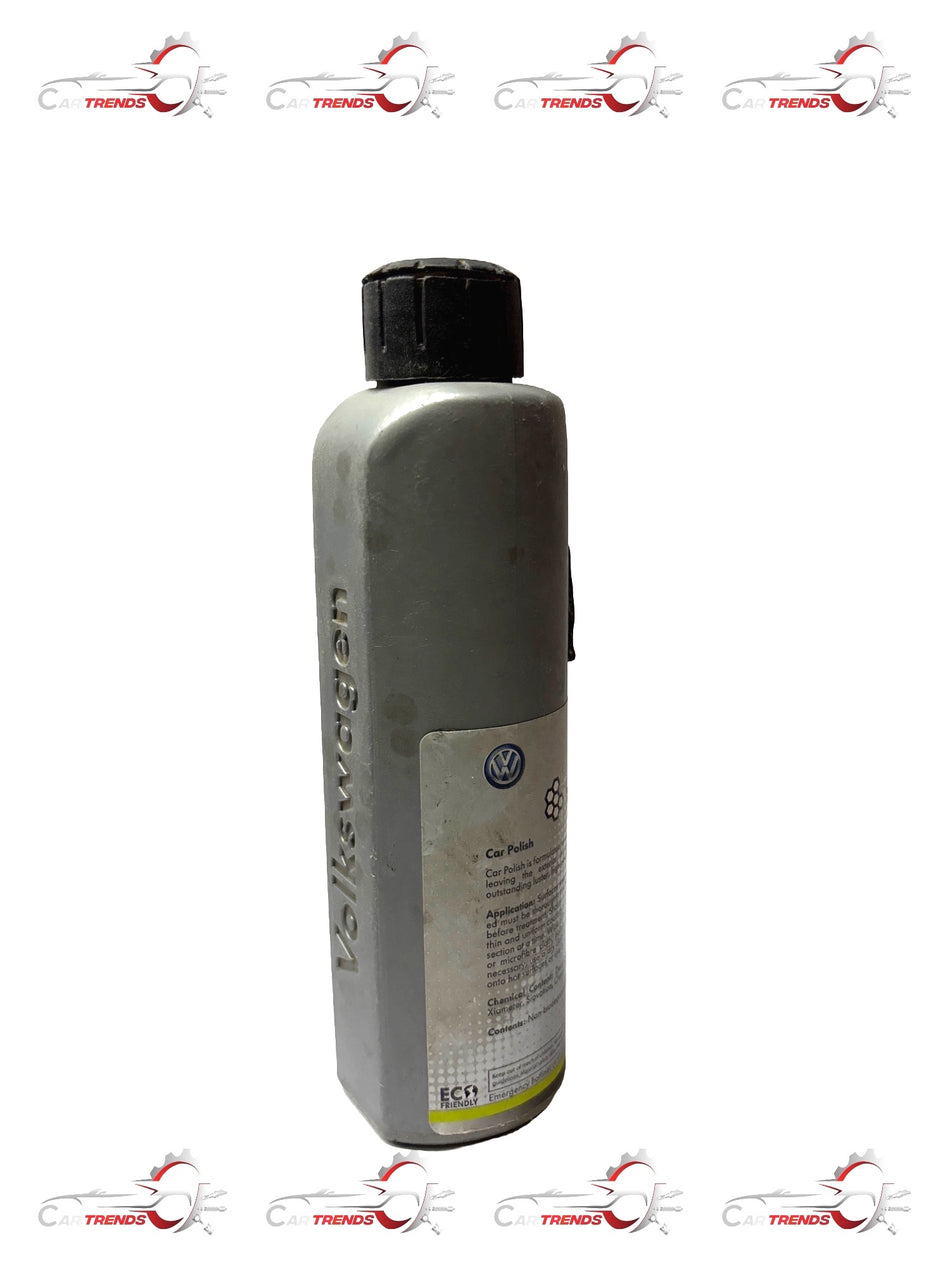 CarTrends car polish bottle with white label and black cap, displayed on a plain background for vehicle shine enhancement.