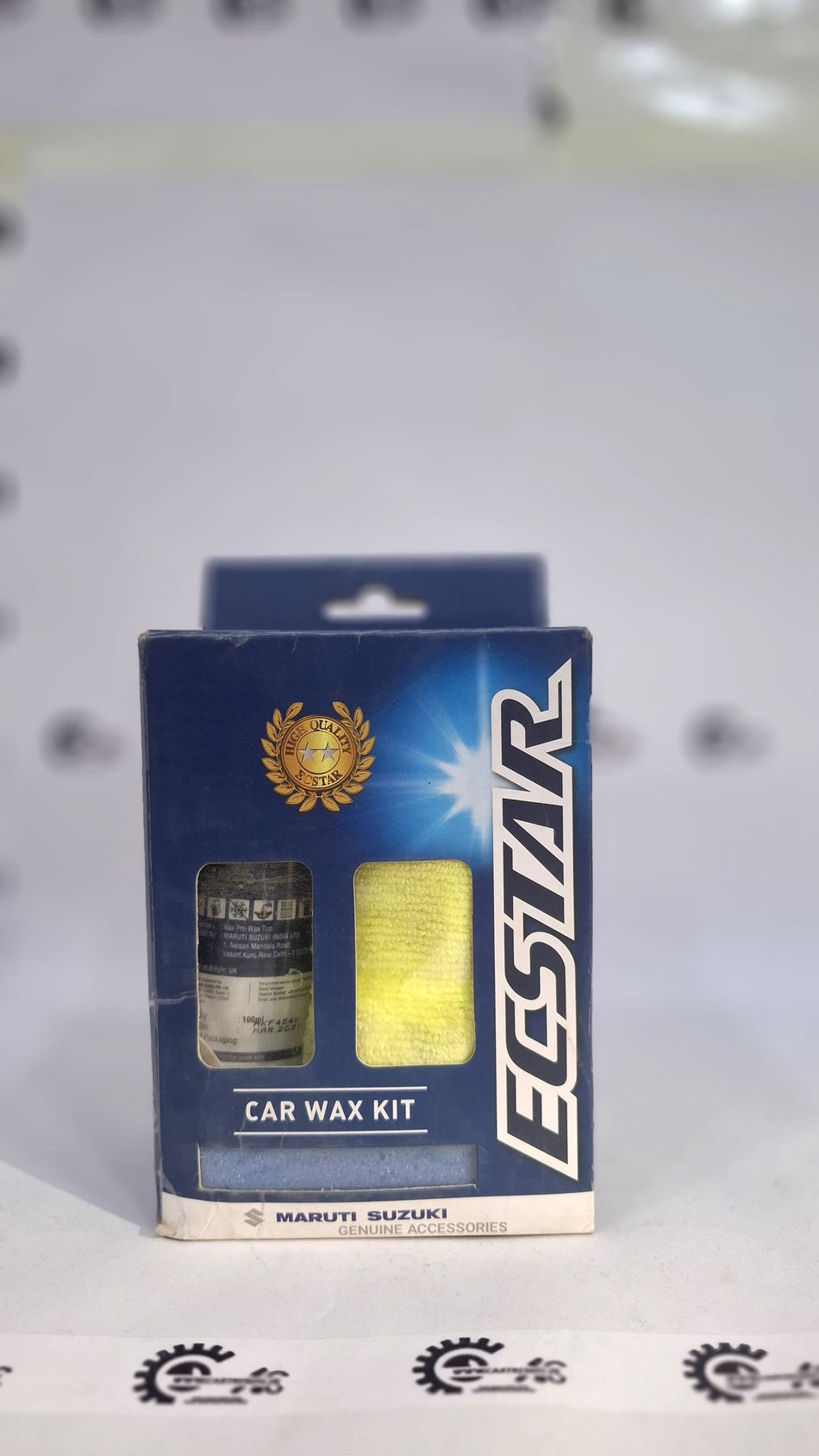 CarTrends Car Wax Kit with applicator pads and polish, ready for car exterior detailing and shine enhancement.