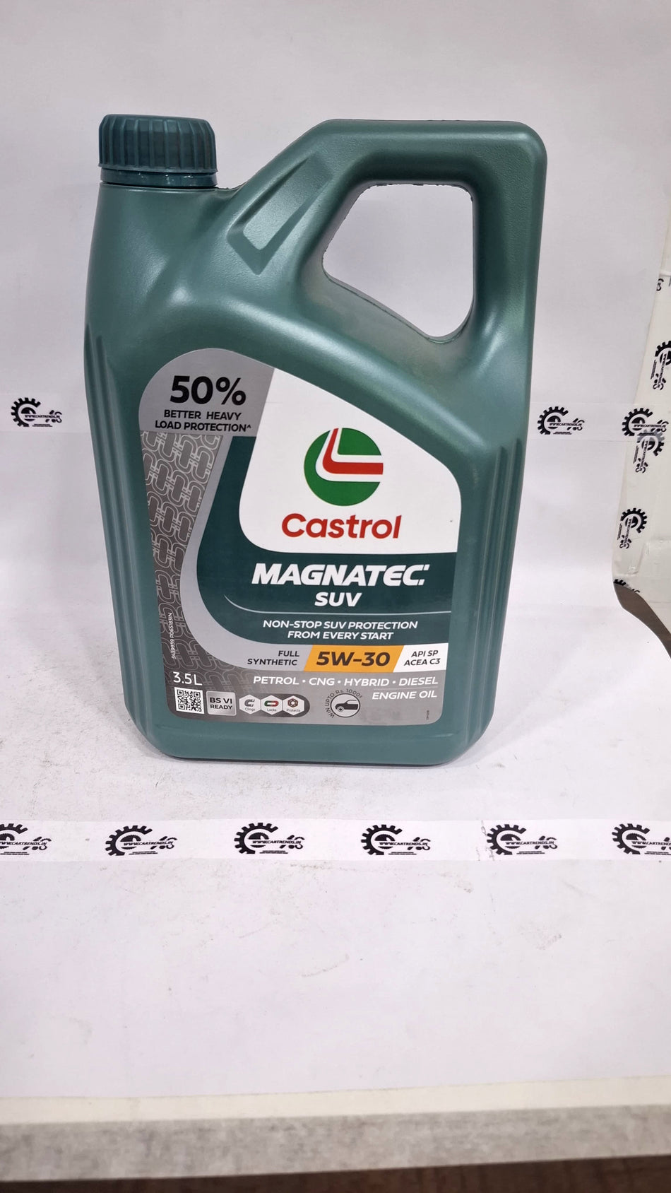 CarTrends Castrol Magnatec SUV 5W-30 motor oil bottle with label and cap, designed for SUV engine protection
