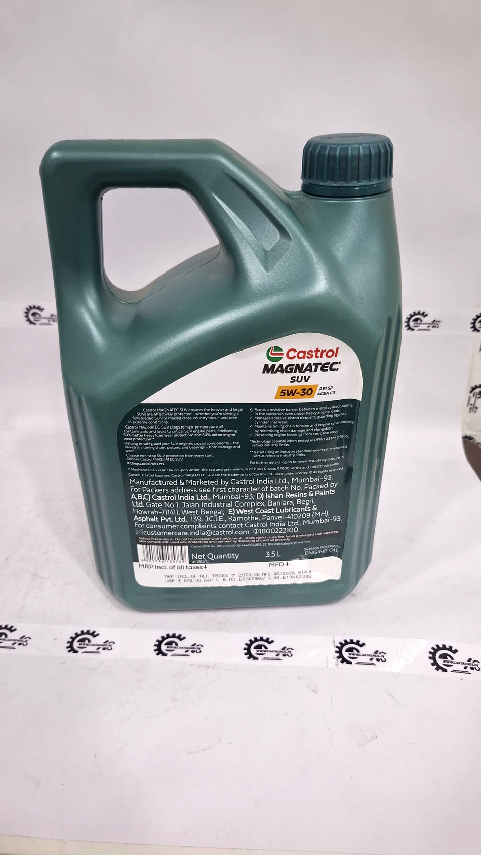 Bottle of CarTrends Castrol Magnatec SUV 5W-30 motor oil with label displaying product name and specifications.
