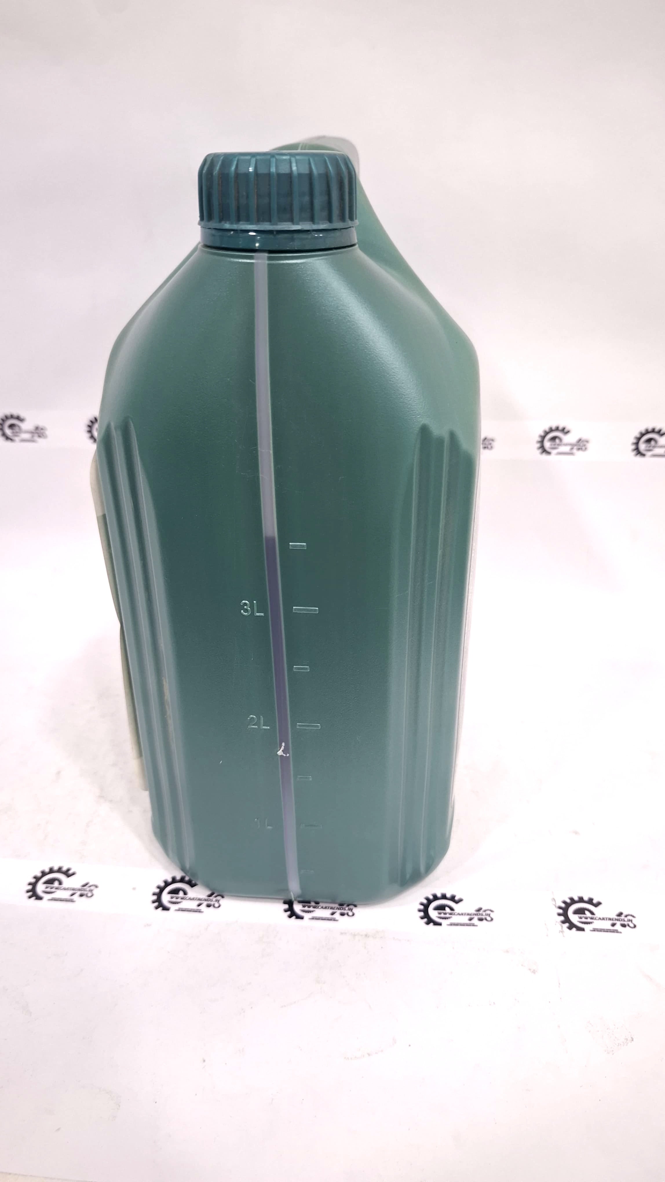 Castrol Magnatec SUV 5W-30 motor oil bottle with label, designed for vehicles with a focus on engine protection and performance.