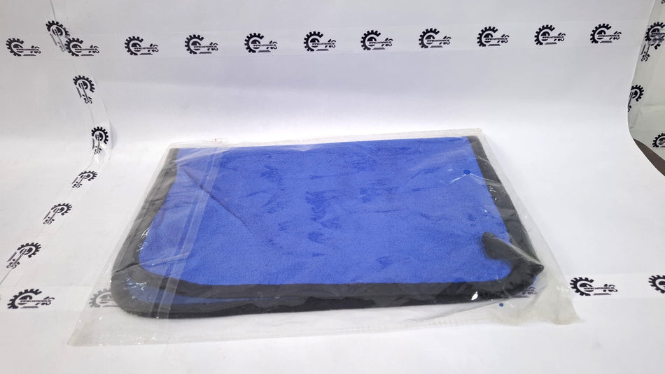 CarTrends cleaning towel shown with soft microfiber fabric, ideal for car detailing and surface cleaning.