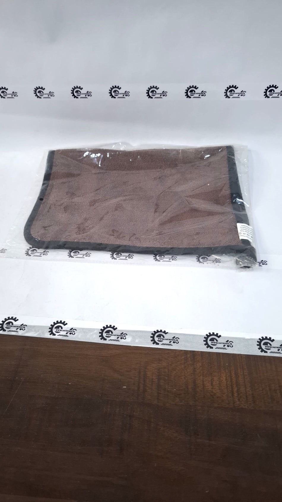 CarTrends cleaning towel with soft, absorbent microfiber material for vehicle detailing and cleaning tasks.