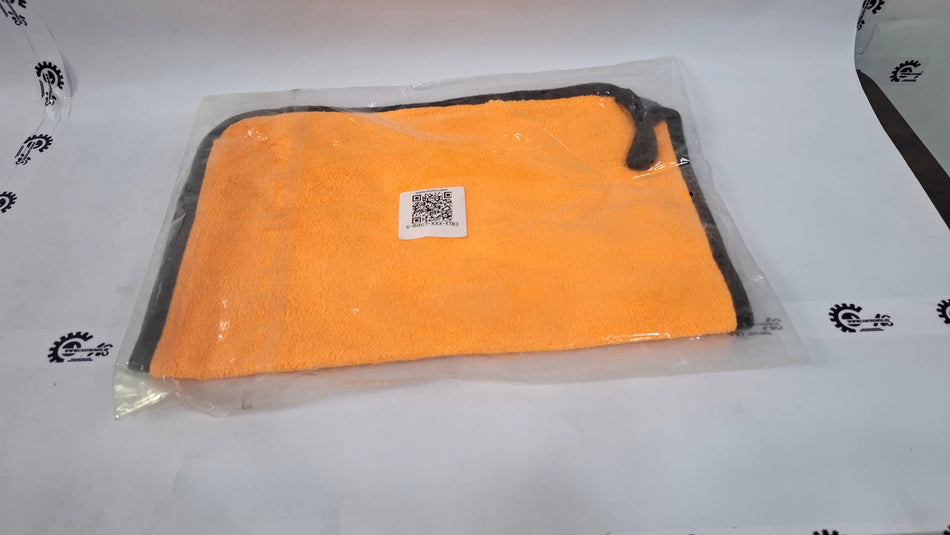 CarTrends cleaning towel with soft, absorbent fabric for easy vehicle interior and exterior cleaning.