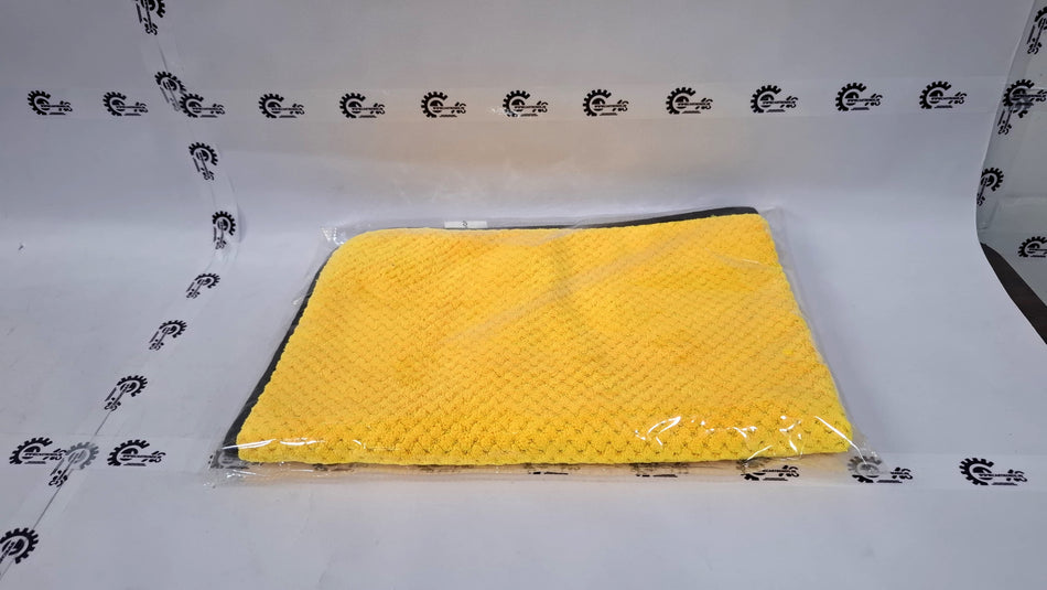 CarTrends cleaning towel shown with soft microfiber fabric for effective car cleaning and detailing.