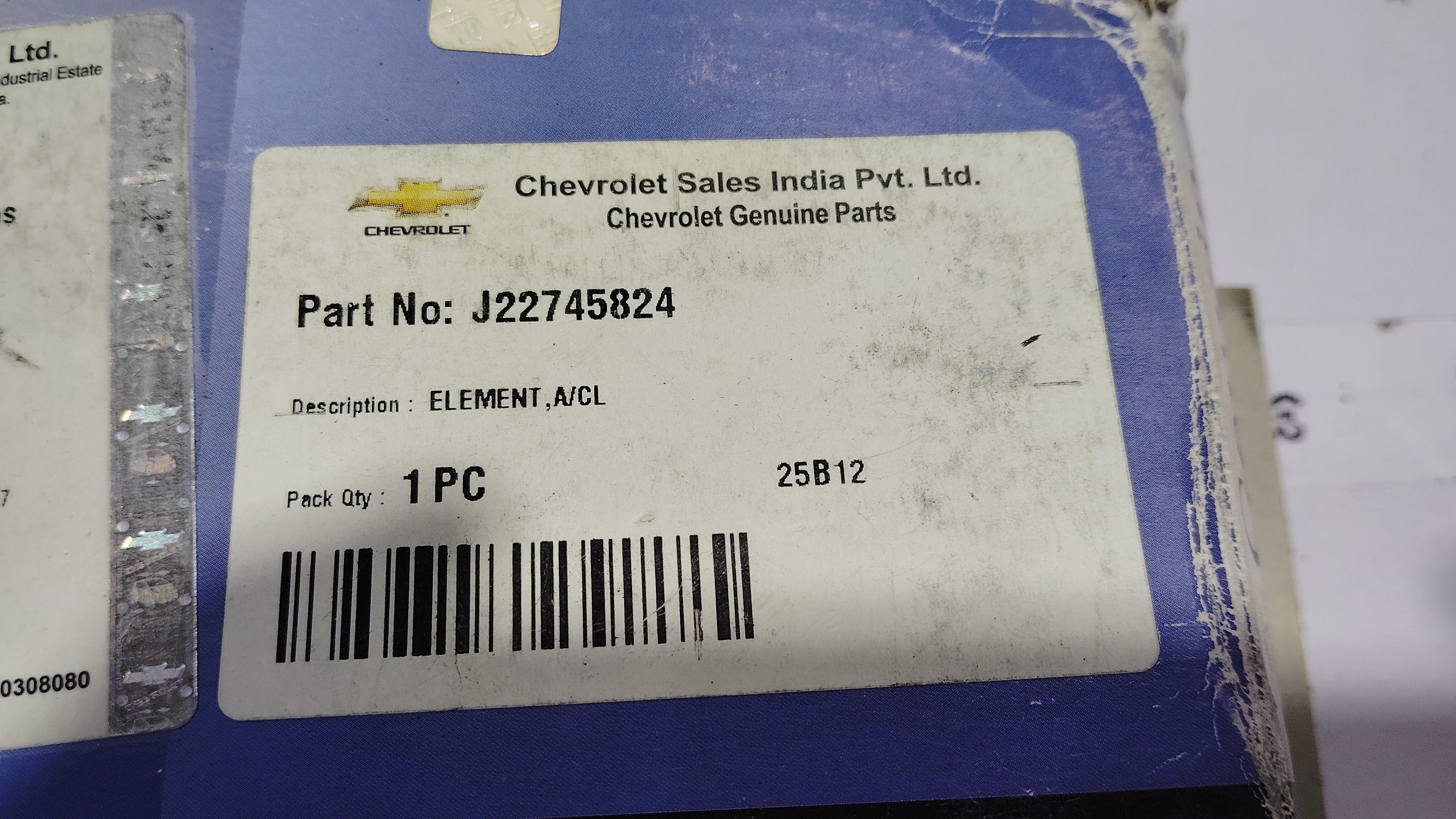CarTrends ELEMENT air cleaner filter for Captiva J22745824, close-up view showing the filter component and branding details.