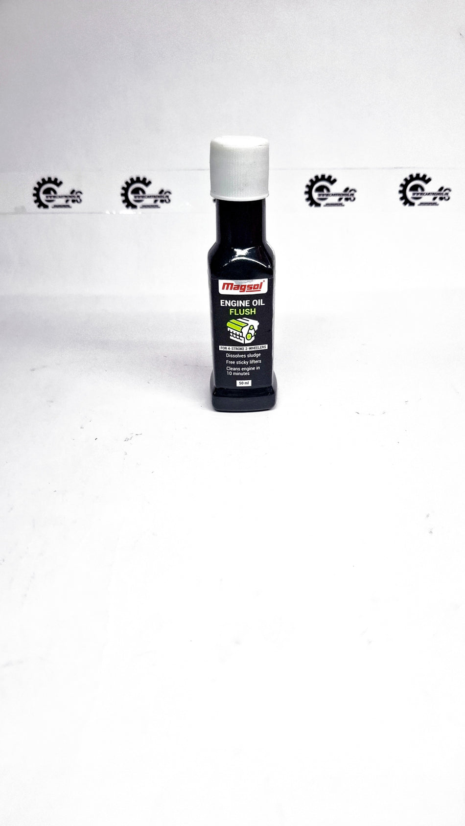 CarTrends engine oil flush bottle with label, used for cleaning engine oil systems in vehicles.