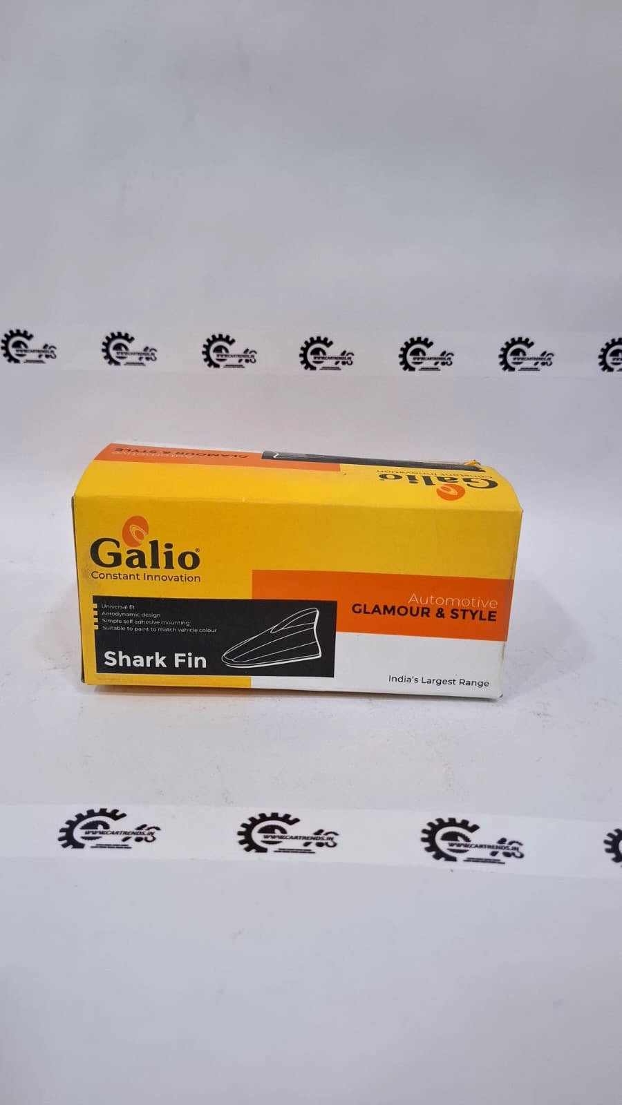 CarTrends Galio universal shark fin automotive antenna mounted on a vehicle, showcasing sleek, aerodynamic design for car radio reception.