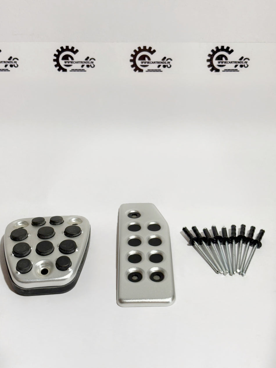 CarTrends KIT SPORTS pedal set with textured black foot pedals for enhanced grip and sporty appearance in vehicle interior.