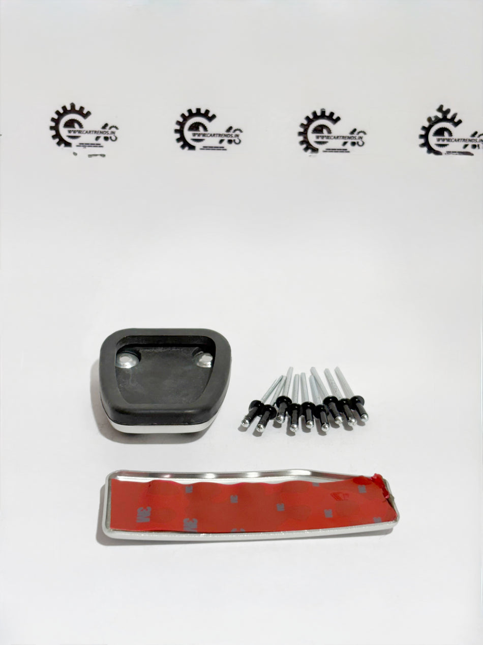 CarTrends KIT Sports Pedal Set featuring durable metal pedals for enhanced vehicle performance and sporty aesthetics.