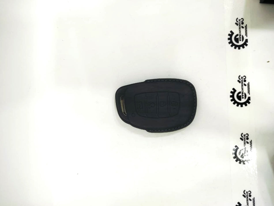 CarTrends Luxe Series key cover with matching chain, stylish protective accessory for car keys.