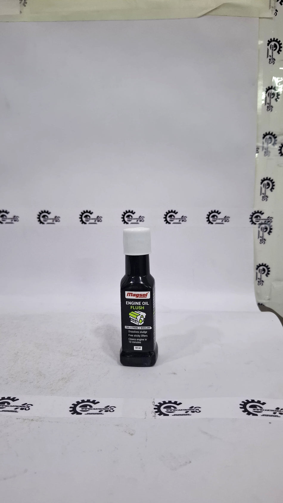 CarTrends Magsol Engine Oil Flush bottle, automotive product for cleaning engine oil systems and improving engine performance