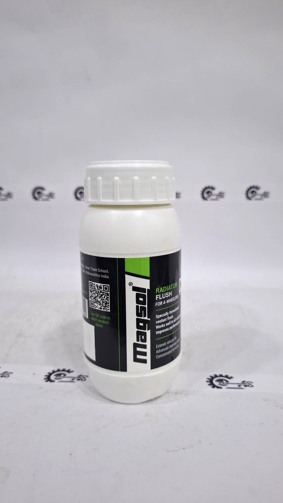 CarTrends Magsol Radiator Flush bottle showing label and cap for engine cooling system maintenance.