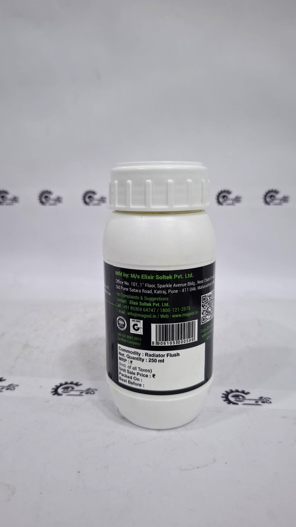 CarTrends Magsol Radiator Flush bottle showing the product label and white cap for automotive cooling system cleaning.