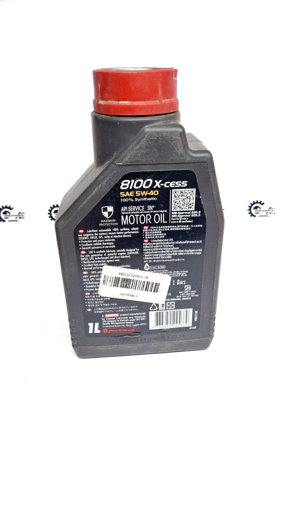 CarTrends motor oil bottle with label and cap, suitable for vehicle lubrication and engine maintenance.