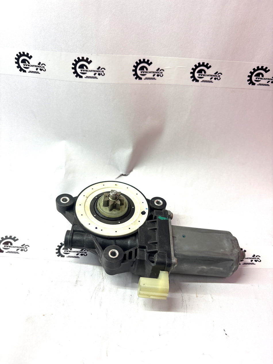 CarTrends regulator motor assembly showing detailed electrical components and mounting points for vehicle window regulation.