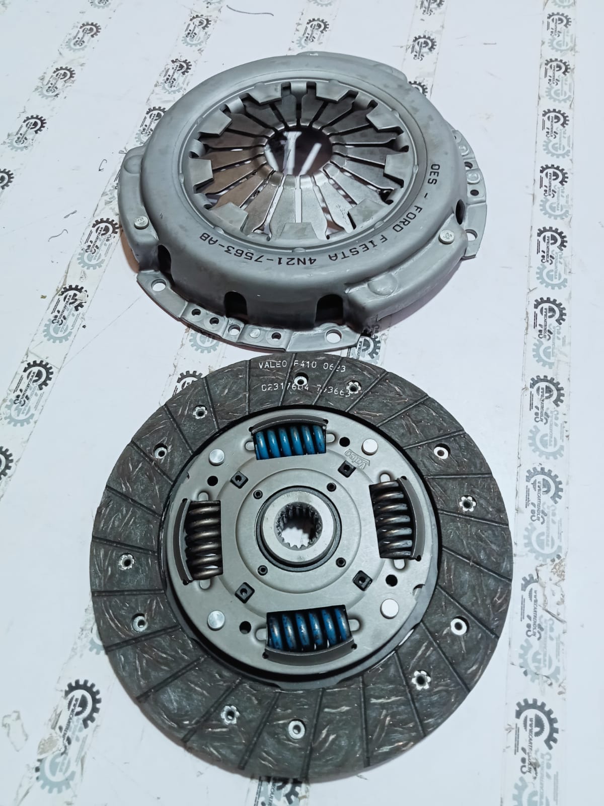 Ford Aspire and Fiesta clutch set by CarTrends, showing new clutch components for Ford Aspire and Fiesta models.